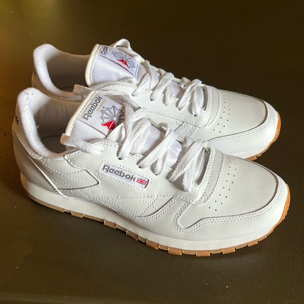 Classic Reebok white shoes size 7 women girls 5.5 boys men unisex sneakers sale